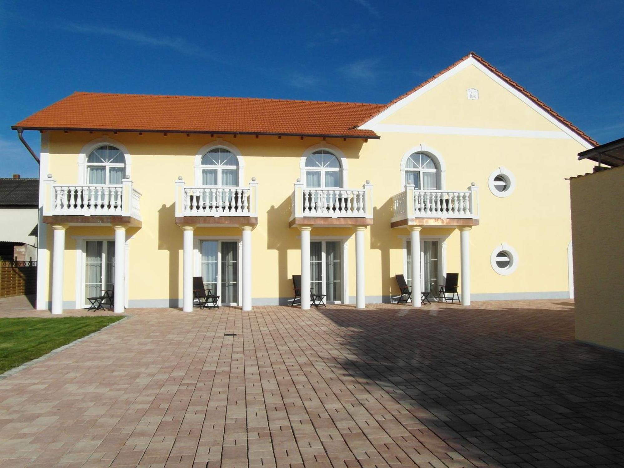 Am Donaubogen Hotel